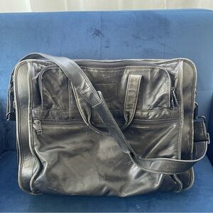 TUMI Expandable Messenger Laptop Bag Briefcase Black Leather Distressed Vintage